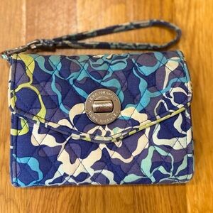 Vera Bradley Katalina Blues Quilted Wristlet Turnlock Wallet – EUC